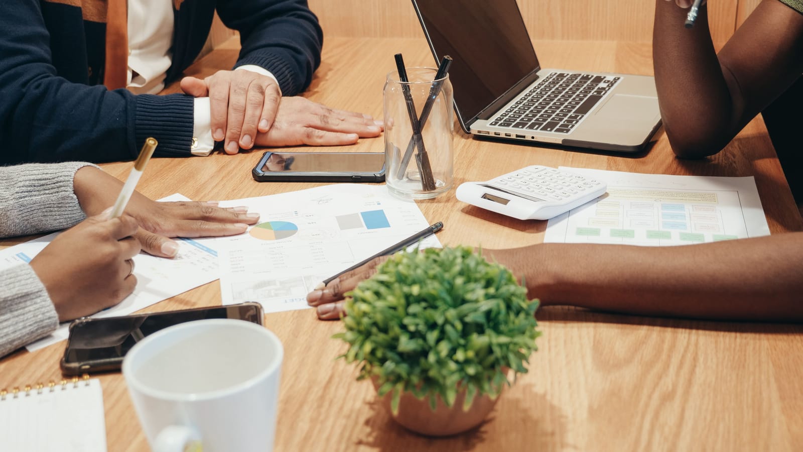 When Should a Lebanese Business Hire an Accountant?